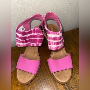 TOMS‎ Women's Majorca Cutout Sandal in pink and white tie-dye- Size 8